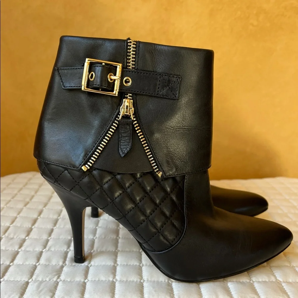 Saks Fifth Avenue Booties Heels size 8M Black - Picture 2 of 5